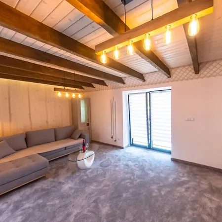 Huzar Apartmán *