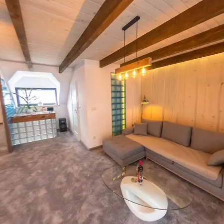 Huzar アパート *